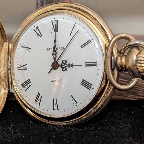 MAJESTRON Vintage Gold Tone Quartz Pocket Watch - Picture 5 of 6